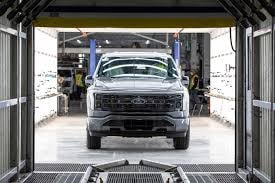 Ford bán tải điện cỡ trung 2027 giá 30.000 USD: chiến lược mới