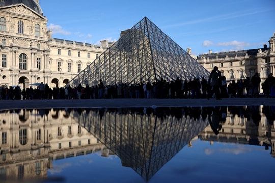 Vụ trộm ở Louvre là 'tác phẩm của tội phạm vặt', không phải tội phạm có tổ chức