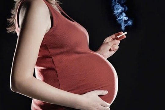 Đừng để khói thuốc đánh cắp thiên chức làm cha, làm mẹ