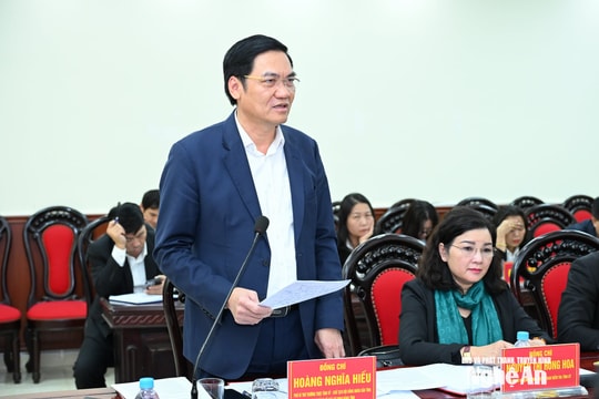 Phó Bí thư Thường trực Tỉnh ủy Hoàng Nghĩa Hiếu dự sinh hoạt Chi bộ Tòa dân sự