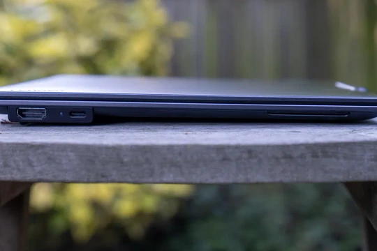 ThinkPad X9 14: Laptop AI tốt nhưng bị đối thủ ARM vượt mặt