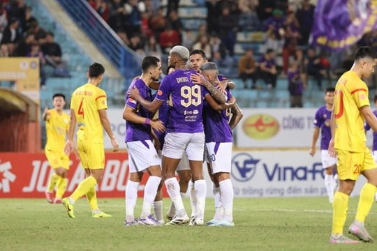 Hoàng Hên lập cú đúp, Hà Nội FC thắng PVF-CAND 4-0