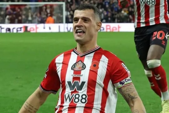 Xhaka hồi sinh ở Sunderland, nổ súng trận hòa 1-1 Everton