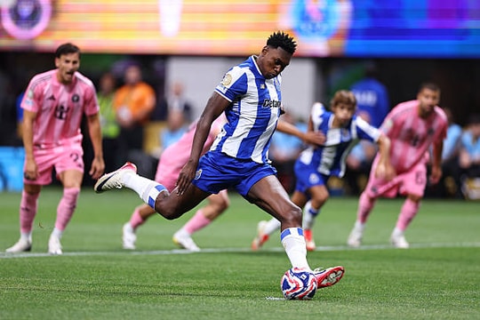 Man Utd và cơ hội vàng chuyển nhượng Samuel Aghehowa