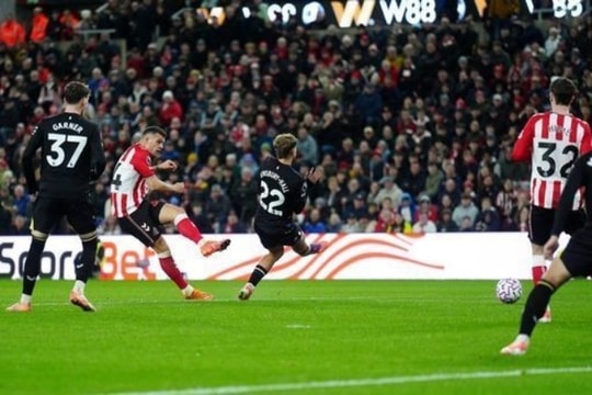 Xhaka gỡ hòa, Sunderland 1-1 Everton, áp sát Liverpool