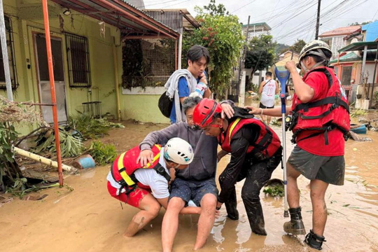 Bão Kalmaegi tàn phá Philippines: Ít nhất 5 người chết, hàng trăm nghìn người sơ tán