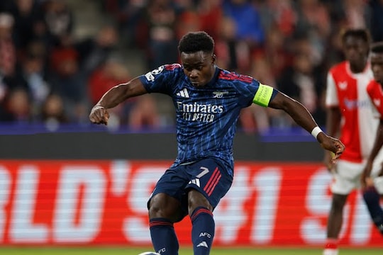 Saka lập kỷ lục sân khách, Arsenal 3-0 Slavia Prague