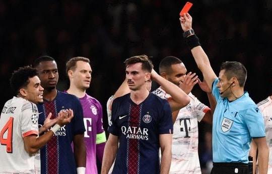 Bayern hạ PSG 2-1: Luis Diaz lập cú đúp, nhận thẻ đỏ