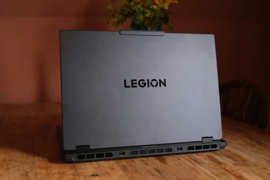 Lenovo Legion 5 Gen 10: Sức mạnh RTX 50 với màn hình OLED