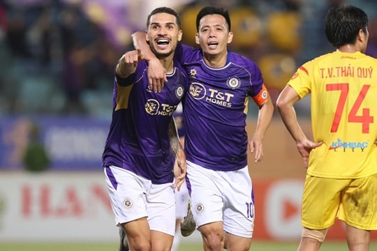 Hà Nội FC thắng 4-0, HAGL gục vì penalty phút 88