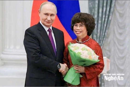 Tổng thống Vladimir Putin trao Huân chương Hữu nghị cho Anh hùng Lao động Thái Hương