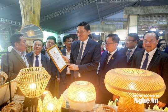 Khai mạc Hội chợ Kết nối cung cầu sản phẩm nông nghiệp tỉnh Nghệ An năm 2025