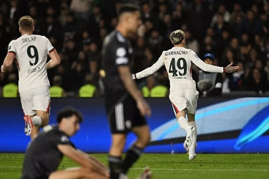 Chelsea hòa 2-2 Qarabag: xoay tua của Maresca phản tác dụng
