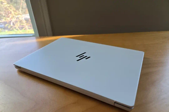 HP OmniBook 7 Aero: Đẹp, siêu nhẹ nhưng pin là điểm trừ lớn