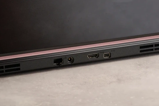 Đánh giá Medion Erazer Deputy 15 P1: Sức mạnh gaming 1080p