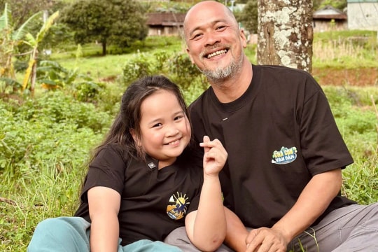 'Cha con vạn dặm': Hành trình bất ngờ của họa sĩ Hồ Việt