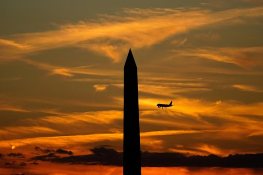 Nước Mỹ tê liệt: Chính phủ đóng cửa 36 ngày, ra lệnh cắt 10% chuyến bay, hàng không bên bờ hỗn loạn