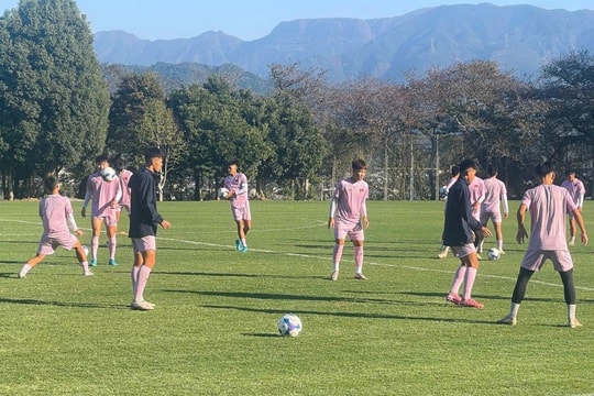 U17 Việt Nam tập buổi đầu ở Ehime, chờ đấu U18 Imabari