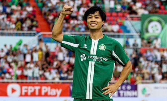 Công Phượng sang Singapore kiểm tra dây chằng chéo trước