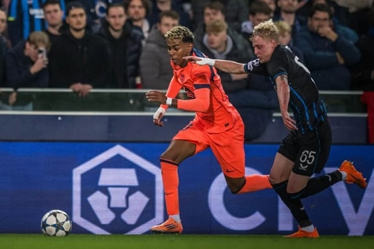 Barcelona hòa 3-3 tại Jan Breydel, Yamal in dấu 3 bàn