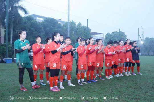 Ông Trần Anh Tú động viên ĐT nữ Việt Nam trước SEA Games 33