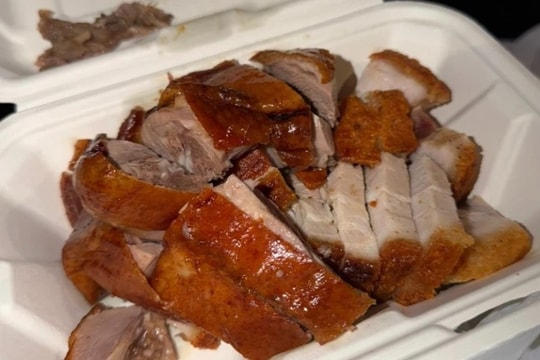 Haaland ghé Pho Cue Vietnamese Kitchen, dùng vịt quay