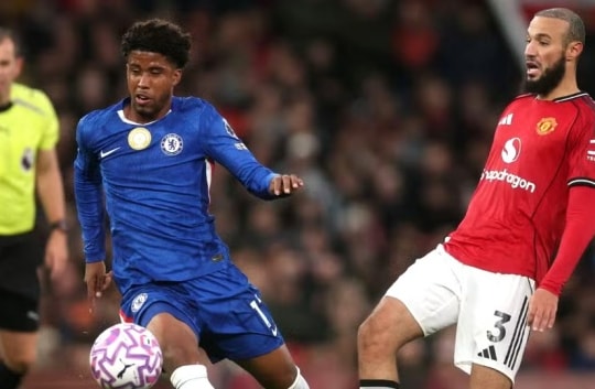 MU vs Tottenham: Mazraoui sẵn sàng thay Dalot cánh trái