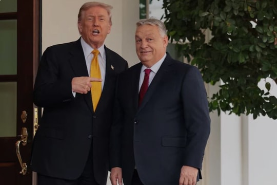 Mỹ miễn lệnh trừng phạt đối với dầu Nga vào Hungary