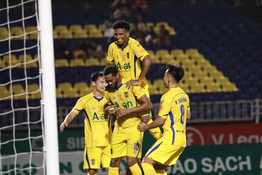 Sông Lam Nghệ An có chiến thắng đầu tiên dưới thời HLV Văn Sỹ Sơn khi đối đầu với Becamex TP.HCM