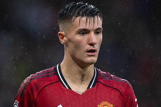 Shearer chê Sesko sau trận Man Utd hòa Tottenham 2-2