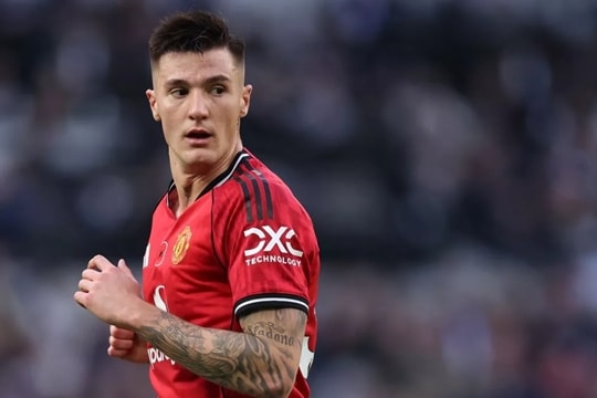 Sesko bị chê 'chưa sẵn sàng' trận Man Utd hòa 2-2 Tottenham