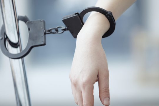 Con gái dùng giấy tờ của mẹ để lừa đảo chiếm đoạt tiền ngân hàng