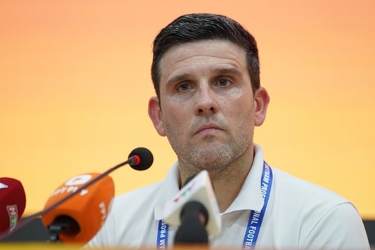 Ninh Bình thắng 4-3, HLV Gerard Albadalejo bức xúc trọng tài