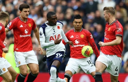 Man United 2-2 Tottenham: Hàng thủ báo động đỏ, 6 bàn/3 trận
