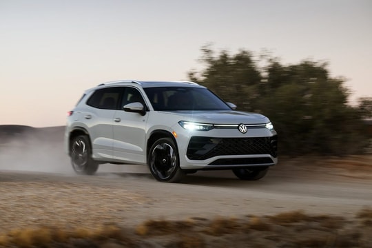 Lease xe mới 11/2025: Volvo XC60, Lexus GX, 4Runner