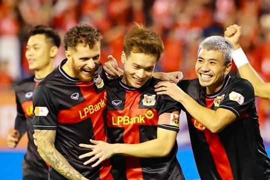 Ninh Bình ngược dòng 4-3, nối kỷ lục 35 trận bất bại