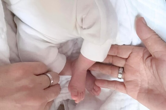 Phương Lê công khai ảnh con gái đầu lòng với NSƯT Vũ Luân