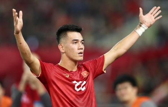 HLV Kim Sang-sik và cơn khát số 9 của bóng đá Việt Nam