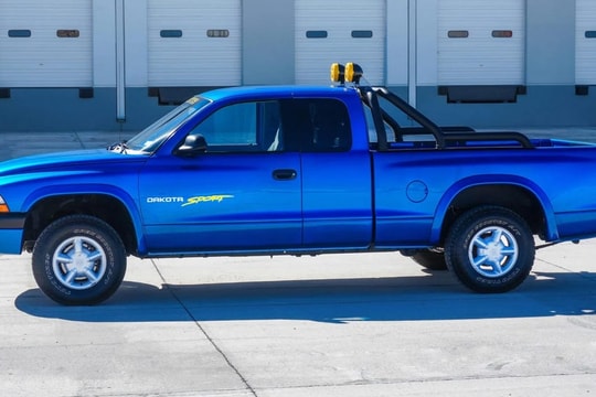 Dodge Dakota Sport 2000: Club Cab số sàn, bản chất