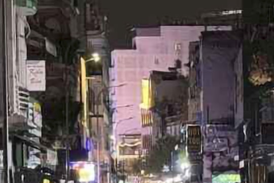 Đi bộ vào khu vực ngập nước, nam thanh niên nghi bị điện giật tử vong