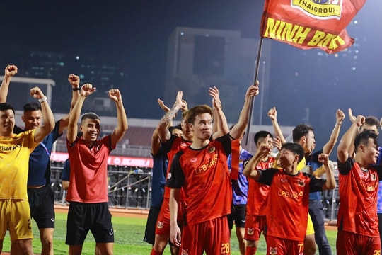 Ninh Bình giữ mạch bất bại 35 trận, dẫn đầu V-League