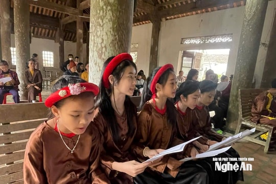 Khai mạc lớp tập huấn chuyển thể Dân ca ví, giặm Nghệ Tĩnh