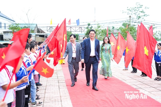 Phó Bí thư Thường trực Tỉnh ủy Hoàng Nghĩa Hiếu dự Ngày hội Đại đoàn kết tại xóm Hưng Lợi 2, xã Lam Thành