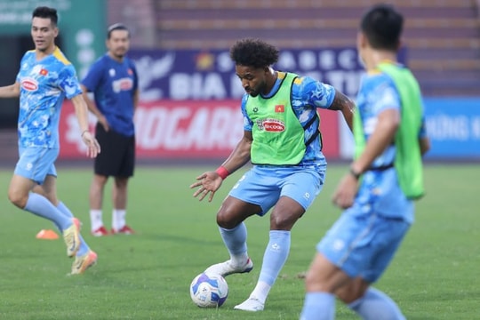 Xuân Son đủ thể lực để thi đấu trước Lào; Barca tuyên chiến với HLV tuyển Tây Ban Nha