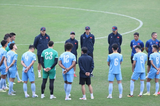 HLV Kim Sang-sik làm mới tuyển Việt Nam trước Lào