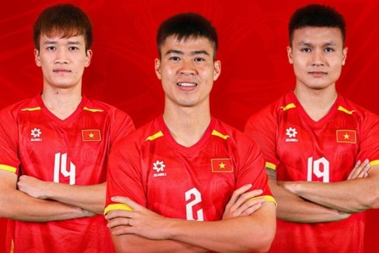 Duy Mạnh đeo băng đội trưởng; Quang Hải, Hoàng Đức đội phó