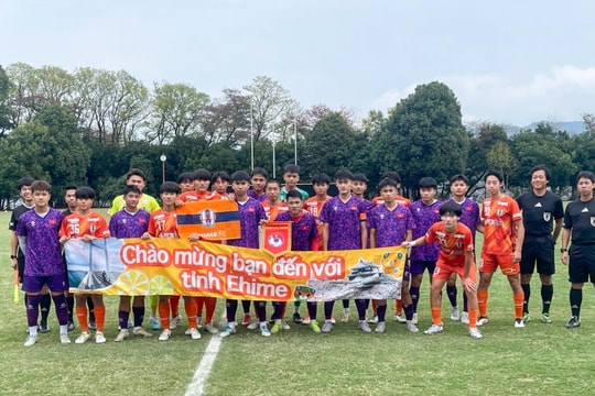 U17 Việt Nam thua 1-2 U18 Ehime, HLV Roland chỉ ra bài học