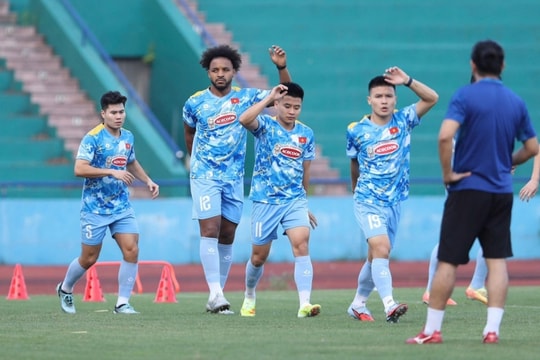 ĐT Việt Nam thiếu 2 cầu thủ ở buổi tập thứ 2 trước Lào