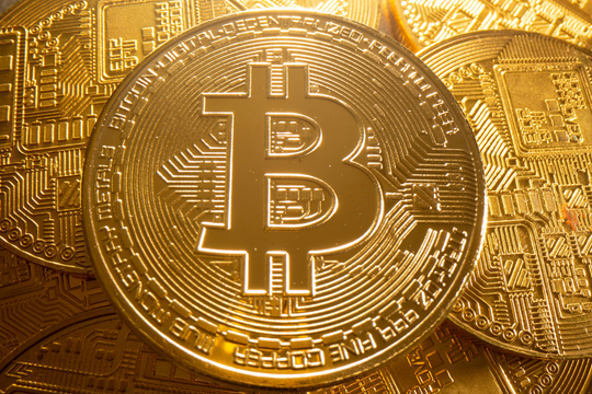 Bitcoin suy yếu sau cú rút vốn 25 tỷ USD