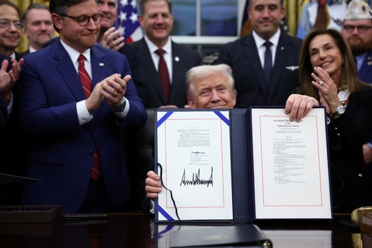 Tổng thống Trump ký đạo luật chấm dứt cuộc đóng cửa chính phủ dài nhất nước Mỹ